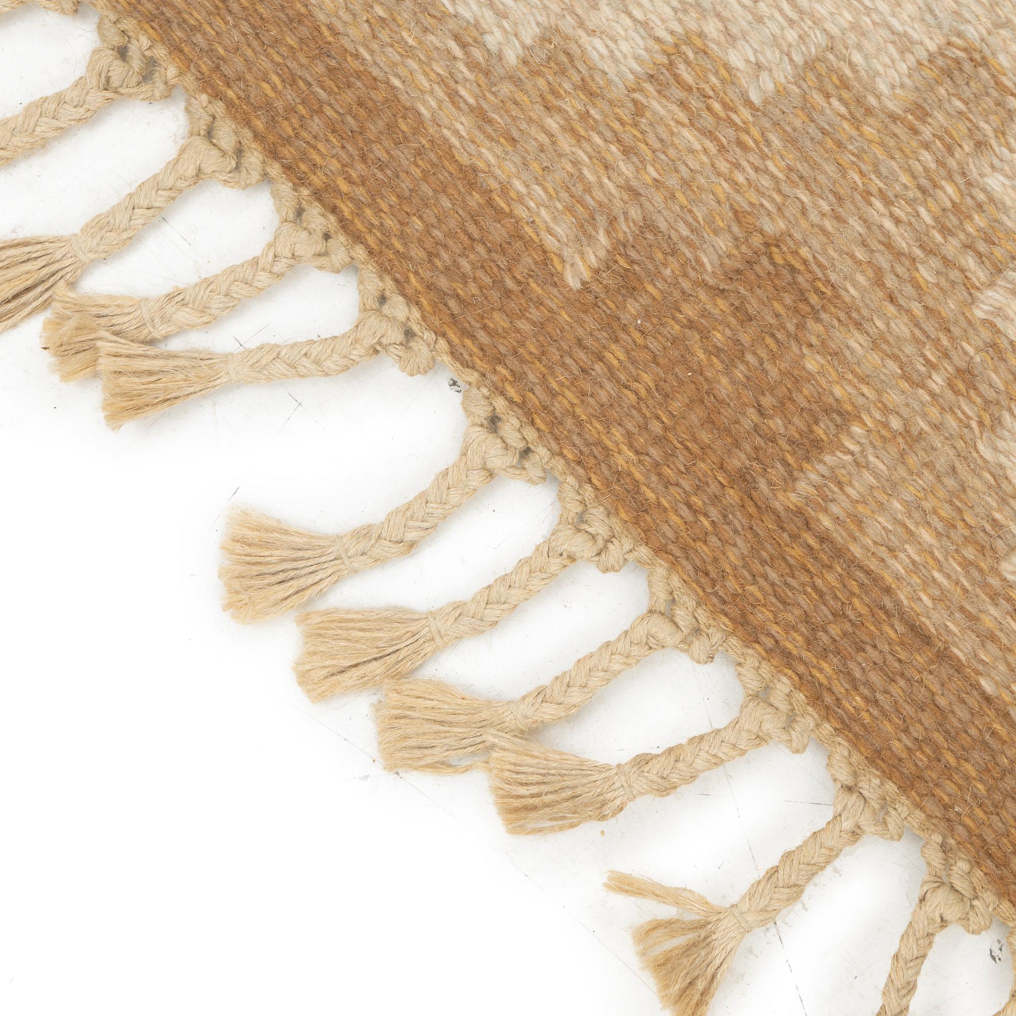 A flat weave rug, signed GG, Gitt Grännsjö-Carlsson, c. 205 x 138 cm.