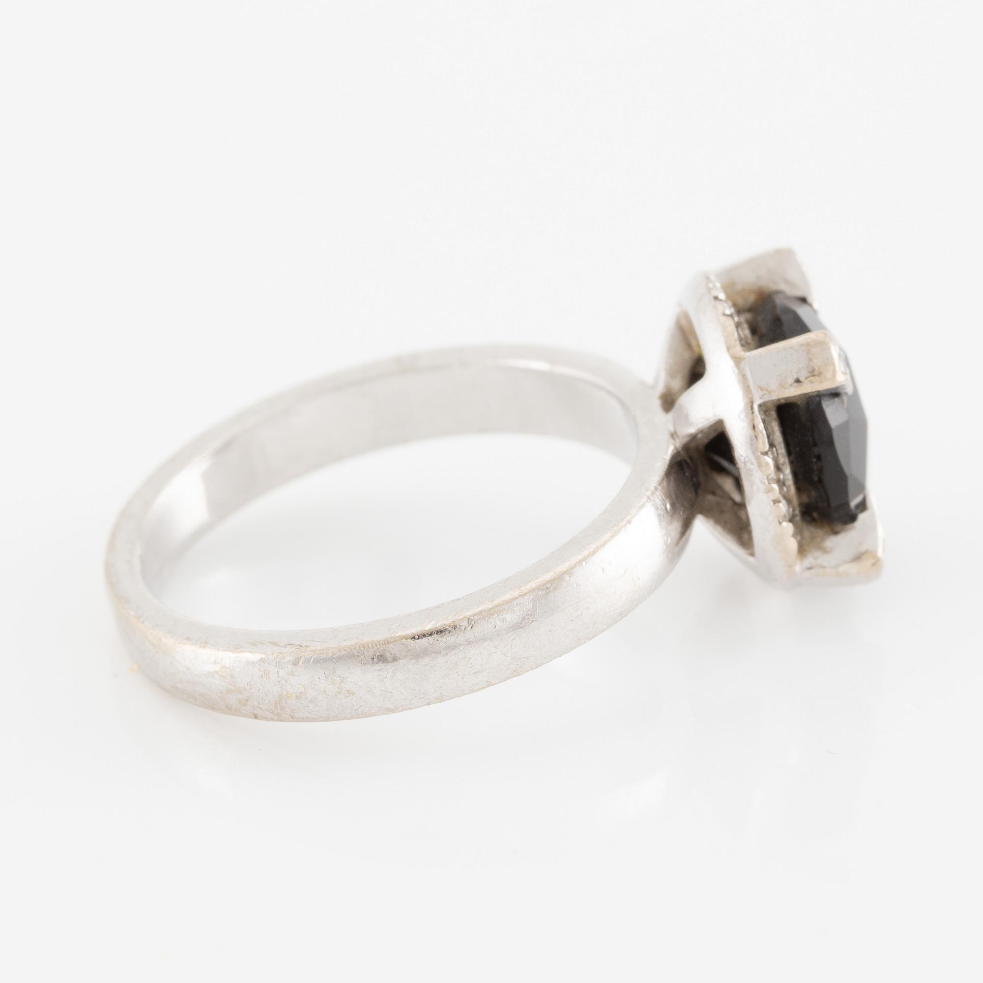 Ring, 18K white gold with a checker-cut black stone and small brilliant-cut diamonds.