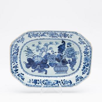 Stekfat, Kina, porslin, Qingdynastin, Qianlong (1736-95).