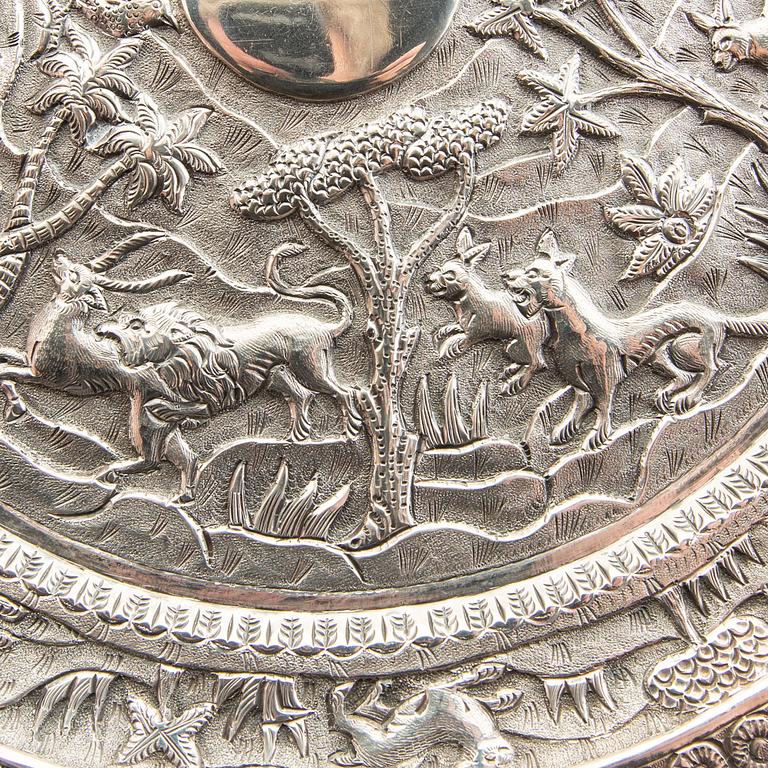 An early 20th century set of two Indian silver trays, weight 1526 grams.