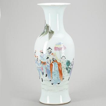 GOLVVAS, porslin, Kina, 1900-tal.