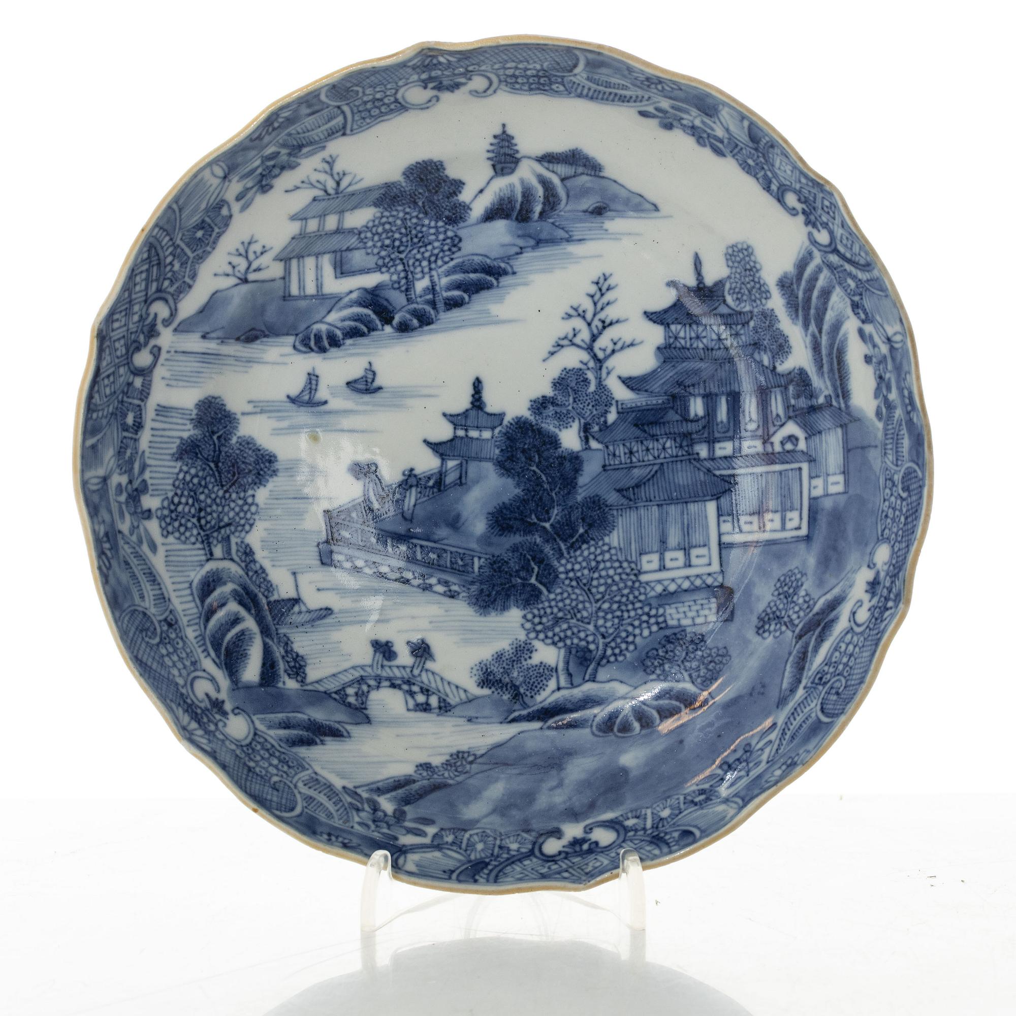 A set of four Chinese export porcelain parts, Qing dynasty, Qianlong (1736-95) and Jiaqing (1796-1820).