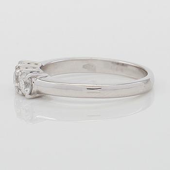 RING, 18K vitguld och diamanter tot ca 0.70 ct.