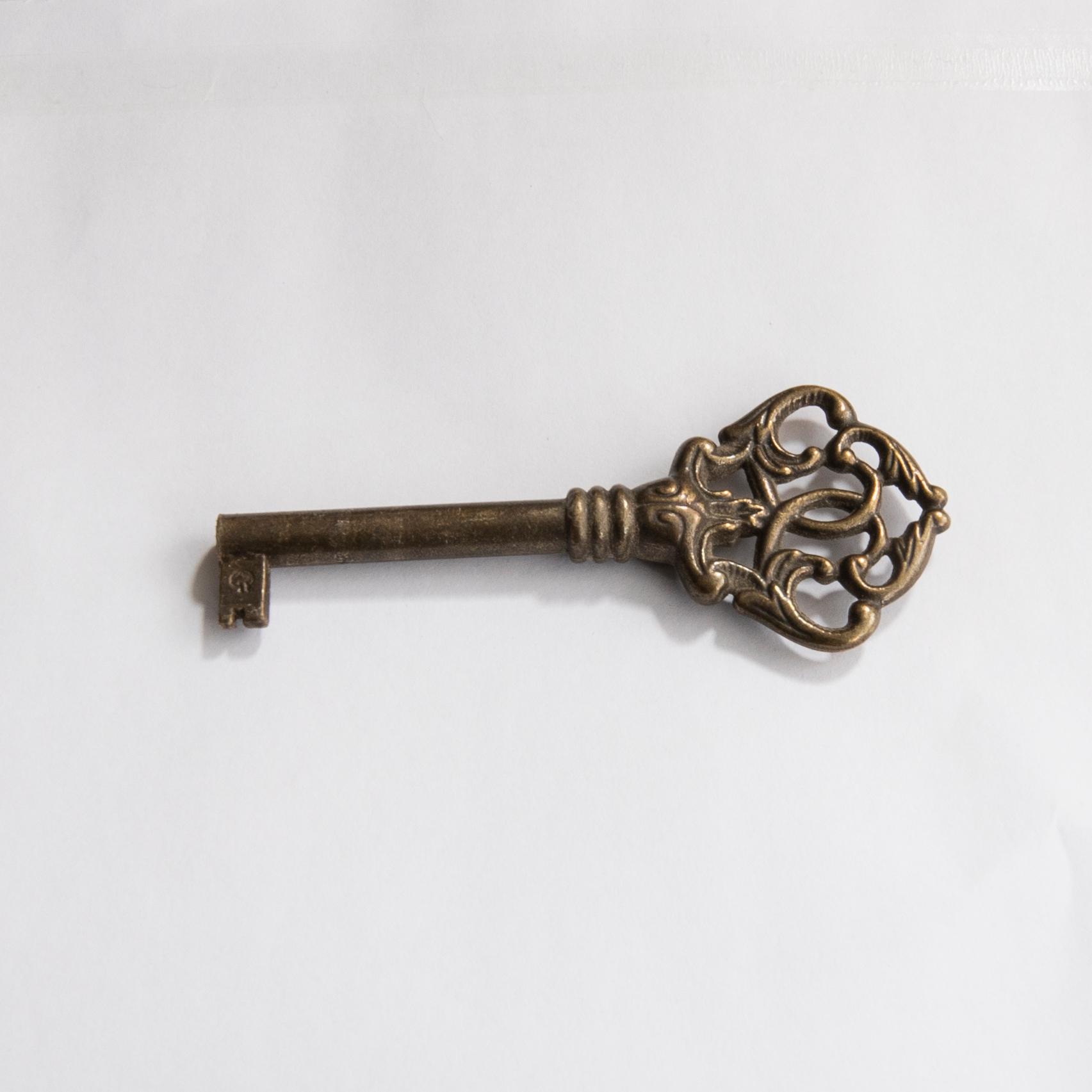 Display cabinet, early 20th century.