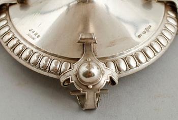 SKÅL PÅ FOT, silver, tidigt 1900-tal. Vikt ca 262 g.