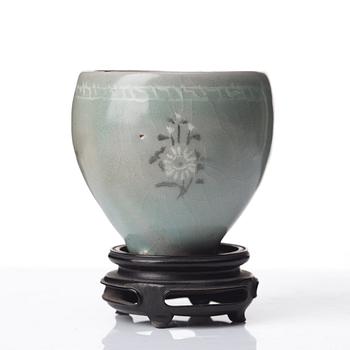 SKÅL, keramik. Korea, Koryo, 1300-tal.