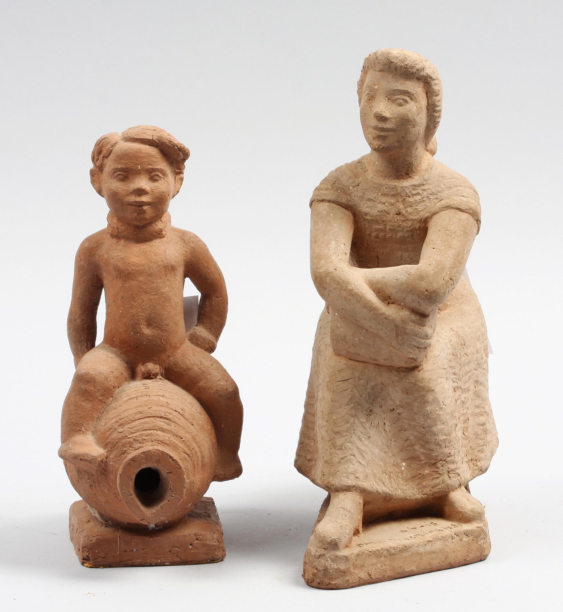 SKULPTURER, 2 st, lergods, David Wretling, sign. En dat 1959.