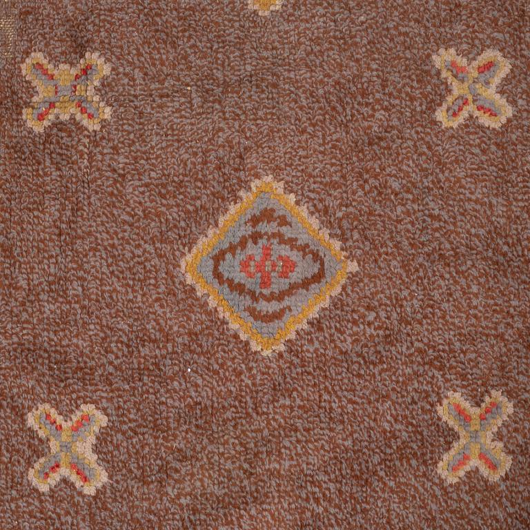 A carpet, knotted pile, ca 374-377 x 275-278 cm, possibly  Konstfliten, Sweden/Finland, around 1920-1930.