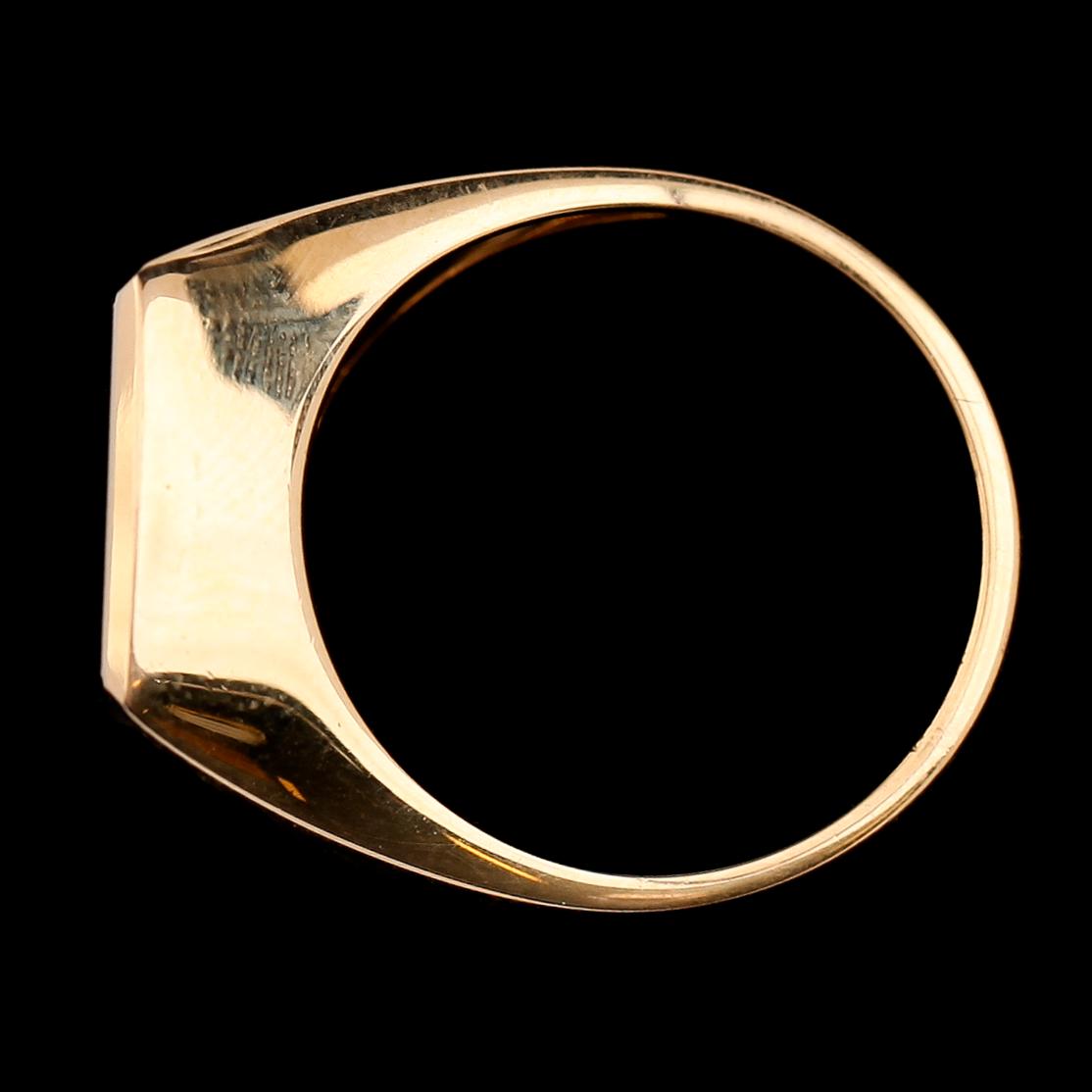 KLACKRING, 18 k guld med svart sten. Total vikt ca 11 gram.