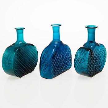 NANNY STILL, "Flindari" karaffer, 3 st, Riihimäen Lasi Oy 1960-tal.