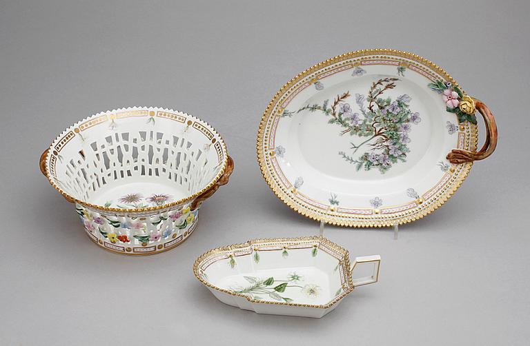 SERVISDELAR, 5 st, porslin, "Flora Danica", Hausmalerei, Royal Copenhagen.