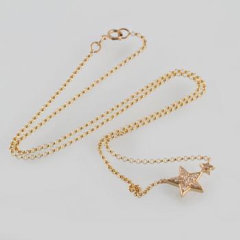 COLLIER, 18K guld med briljantslipade diamanter ca 0.10 ct. Vikt 2,3 gram.
