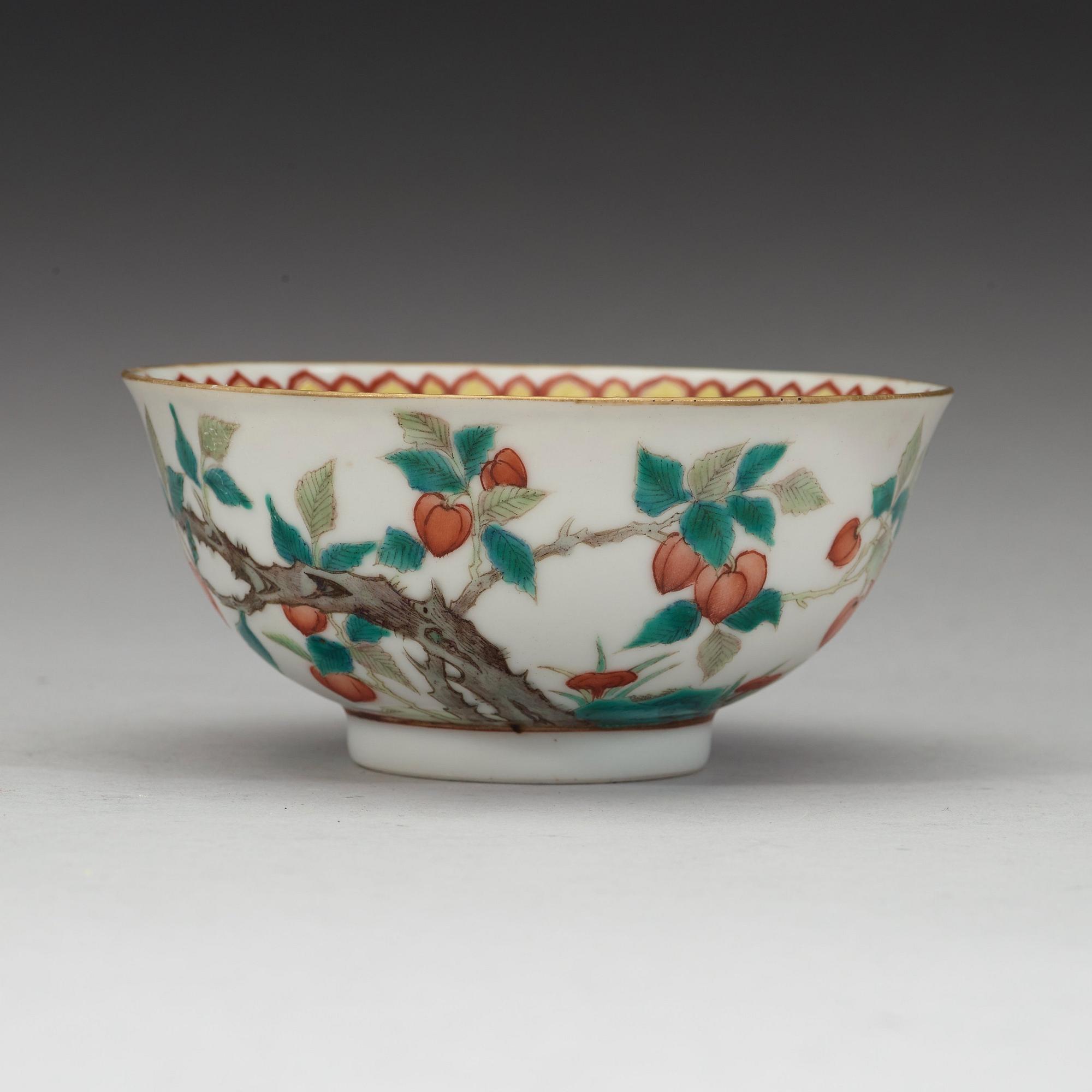 A famille rose bowl, late Qing dynasty, circa 1900.