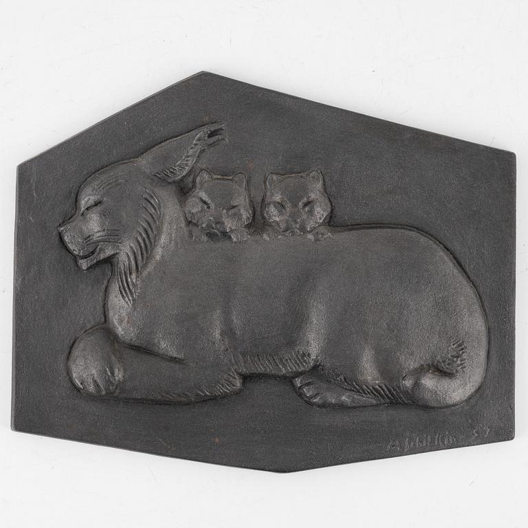 Michael Schilkin, relief, signerad och daterad-57, Högfors.