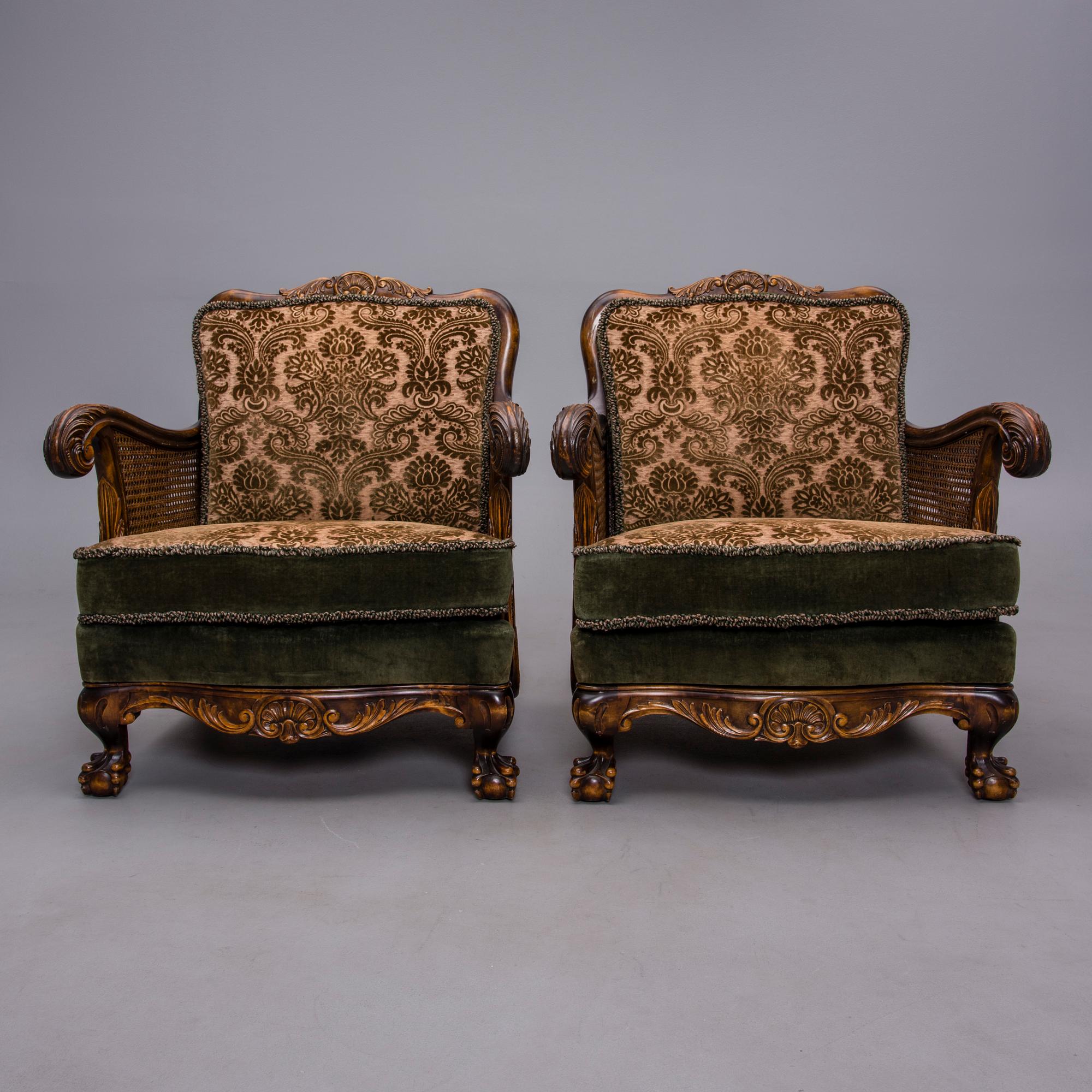 KARMSTOLAR, ETT PAR, Chippendale-stil, 1930-tal.
