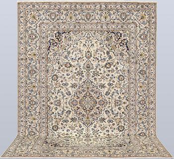 A Keshan carpet, approx. 347 x 245 cm.