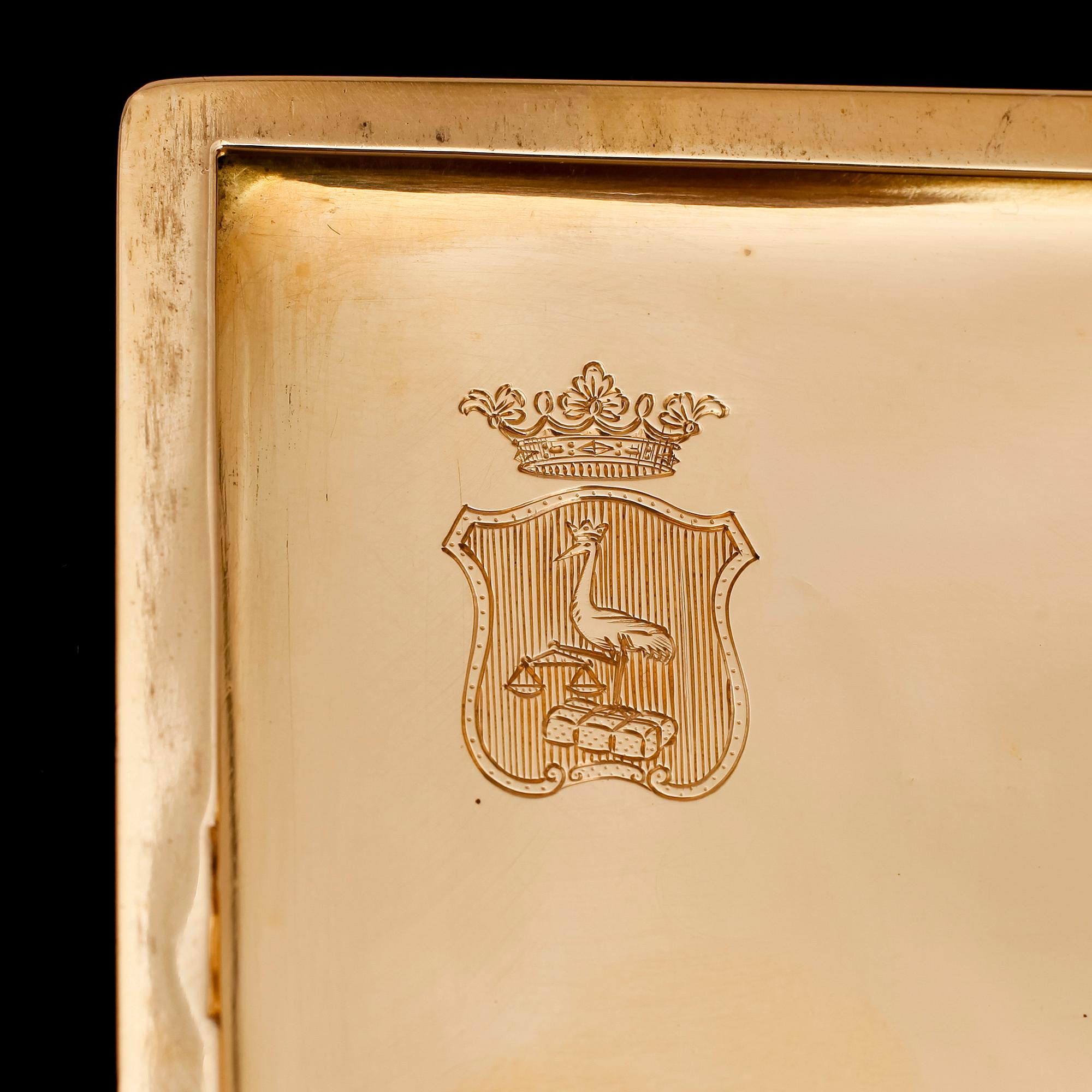 CIGARETTETUI, 18 k, CG Hallberg, Stockholm 1940. Vikt ca 133 g.