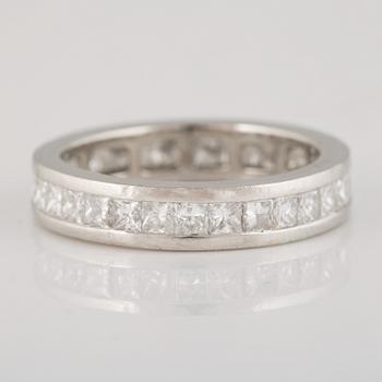 RING, platina med prinsesslipade diamanter ca 2.50 ct. Vikt 5,4 gram.