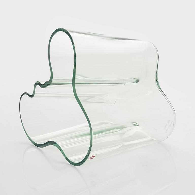 Alvar Aalto, A '3030' vase signed, Alvar Aalto 100 Iittala 1998.