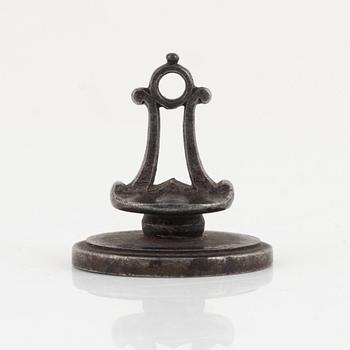 An engraved steel seal stamp, presumably for the noble family Grotenhjelm, early 18th century.