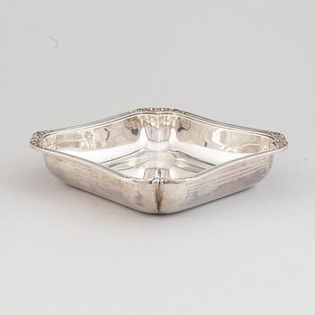 Two French 19th century silver 950/1000 dishes, after 1838.