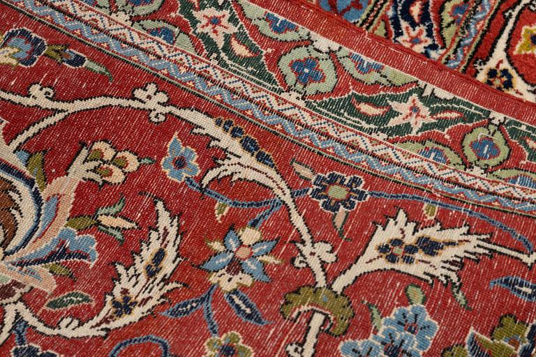 A carpet, Old Esfahan, part silk, ca 311 x 201 cm.