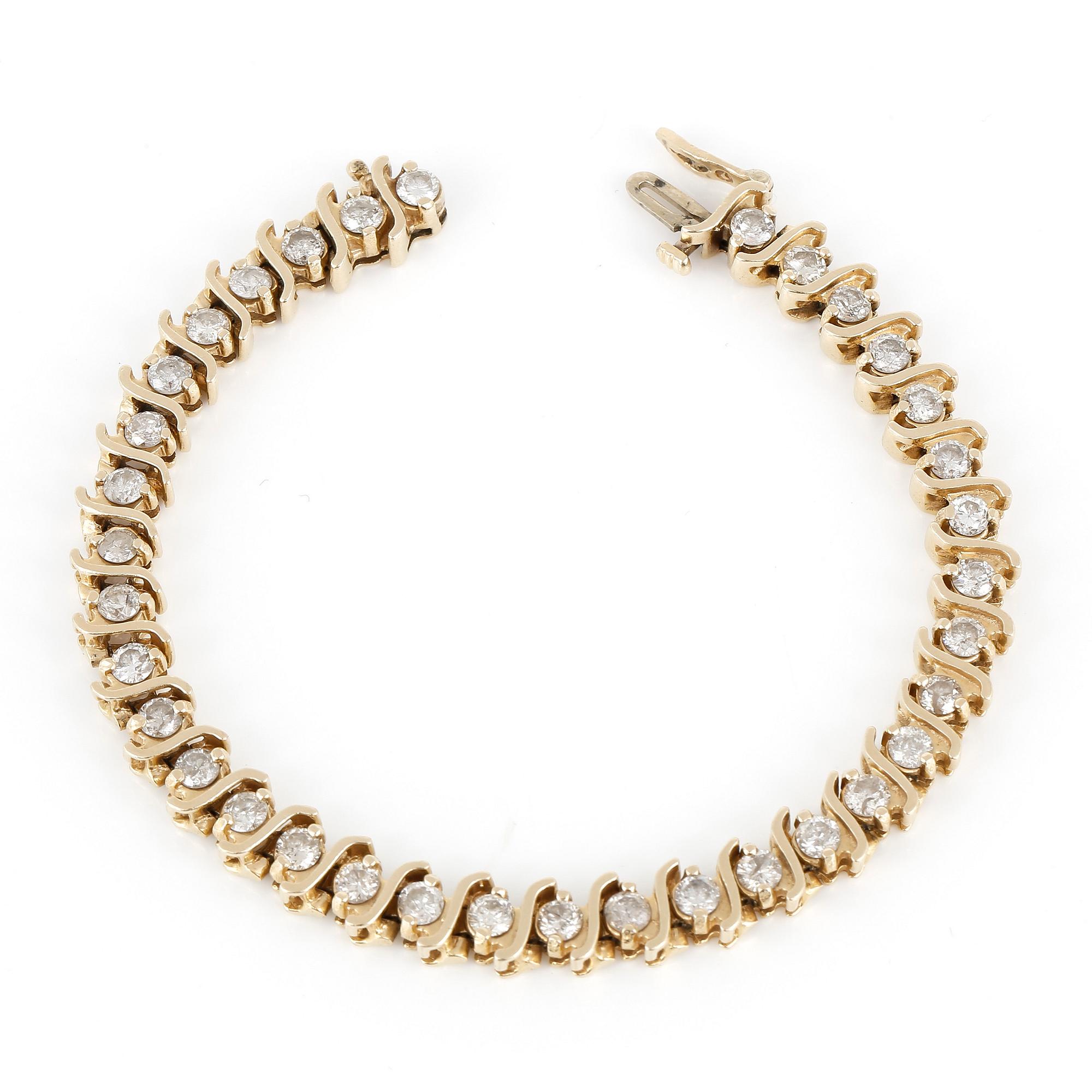 ARMBAND, med briljantslipade diamanter, totalt ca 3,50ct. 14K guld.