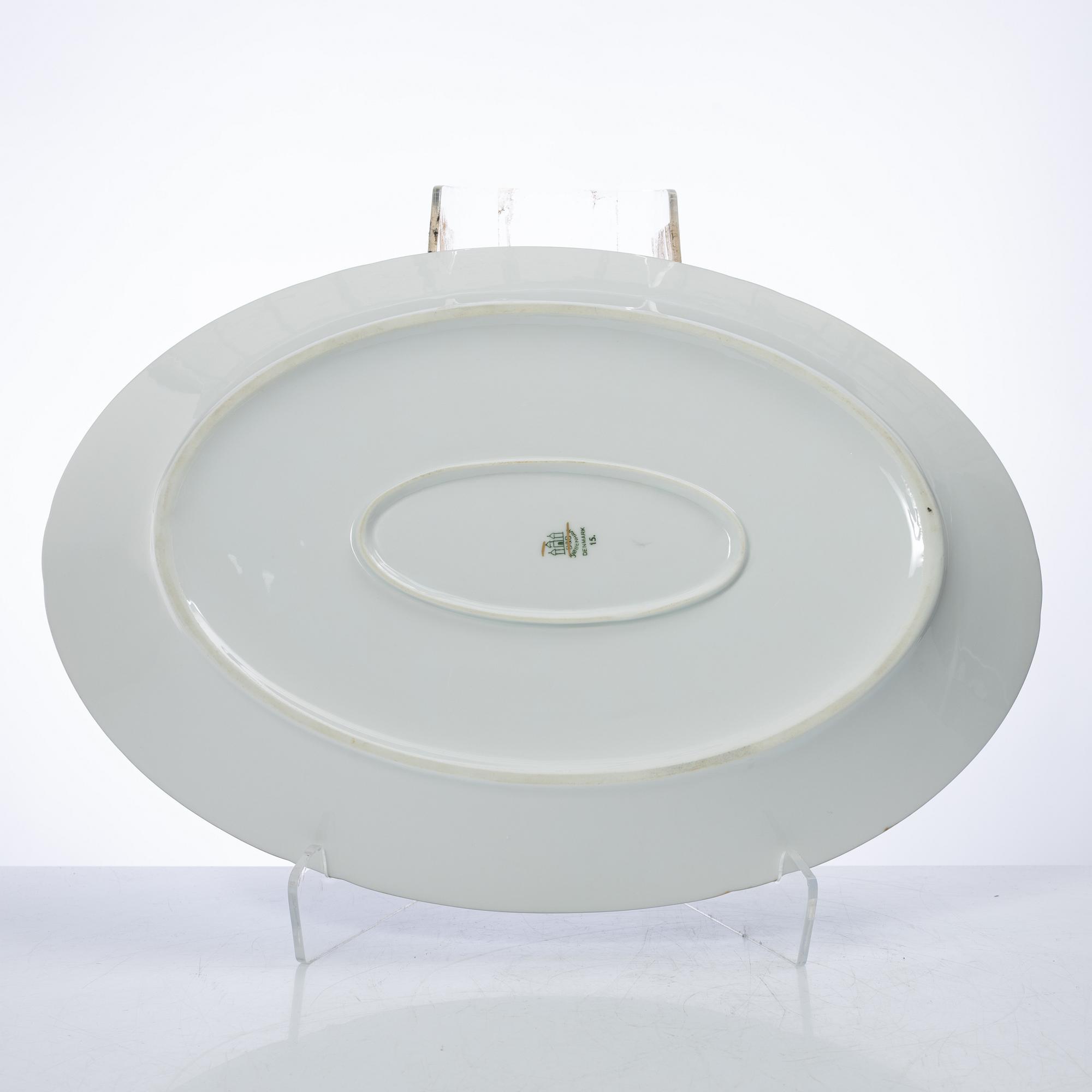 A 62 piece "Måsen" service, Bing & Grøndahl.