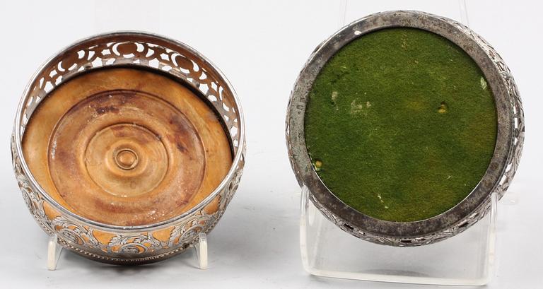 COASTERS, ett par, nysilver, WMF, tidigt 1900-tal.