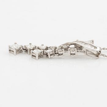 Collier, 18K vitguld med briljant- prinsess-, navette- och baguetteslipade diamanter.