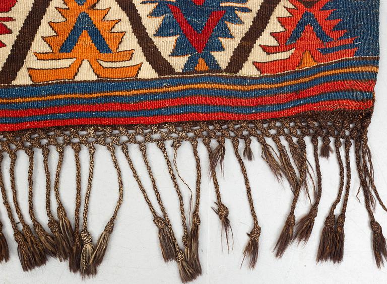 Matto, antique/semi-antique Anatolian kilim, ca 292-301 x 125-135 cm.