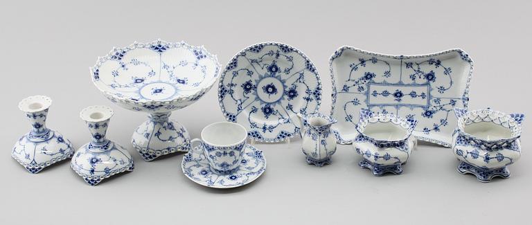 KAFFESERVIS, 31 delar, porslin, "Musselmalet", Royal Copenhagen.