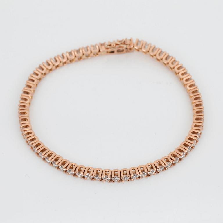 A 4.81 ct brilliant-cut diamond bracelet. Weight according to engraving.