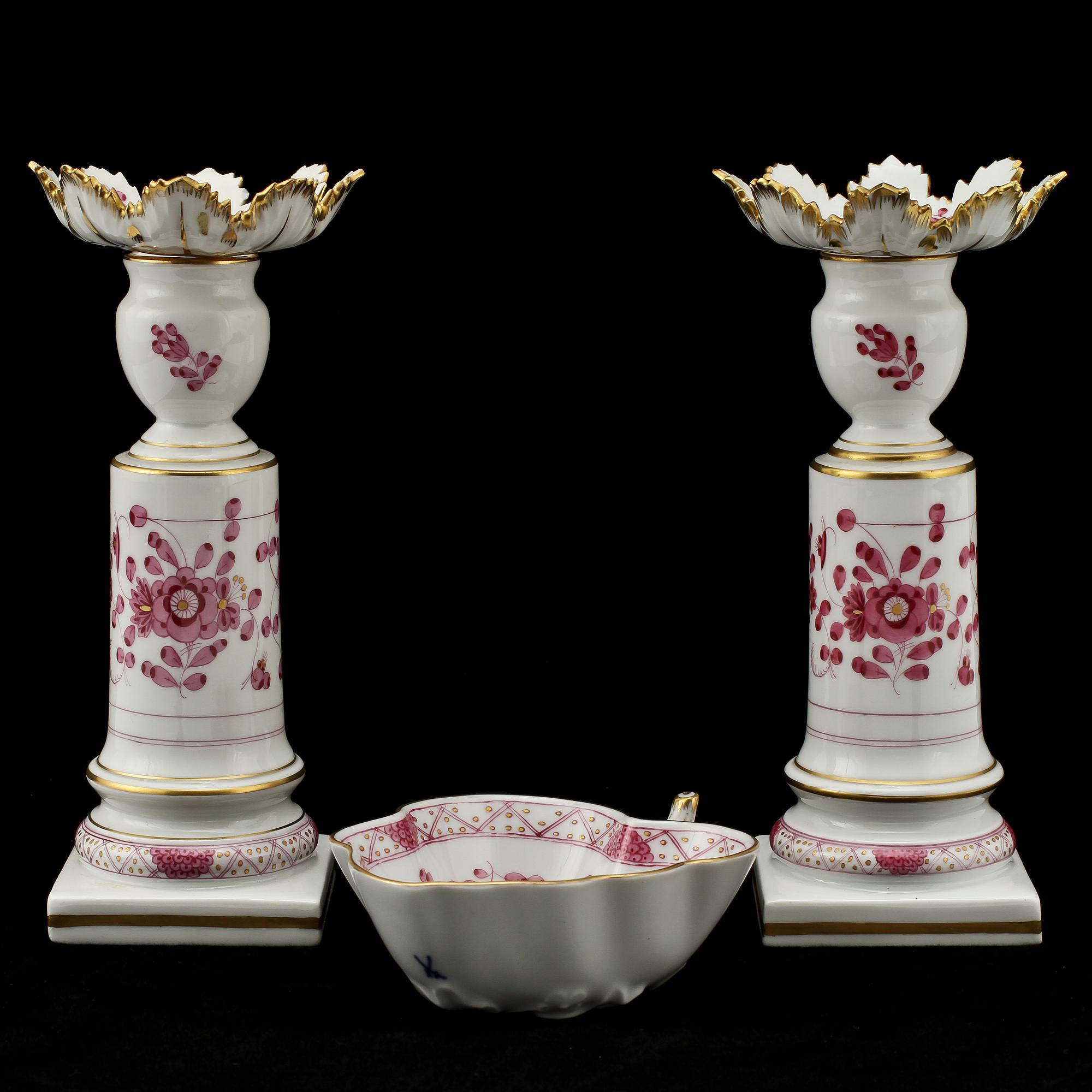 LJUSSTAKAR, ett par samt SKÅLFAT, porslin, Meissen, 1900-tal.