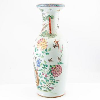 A large famille rose phoenix and birds vase, late Qing dynasty.