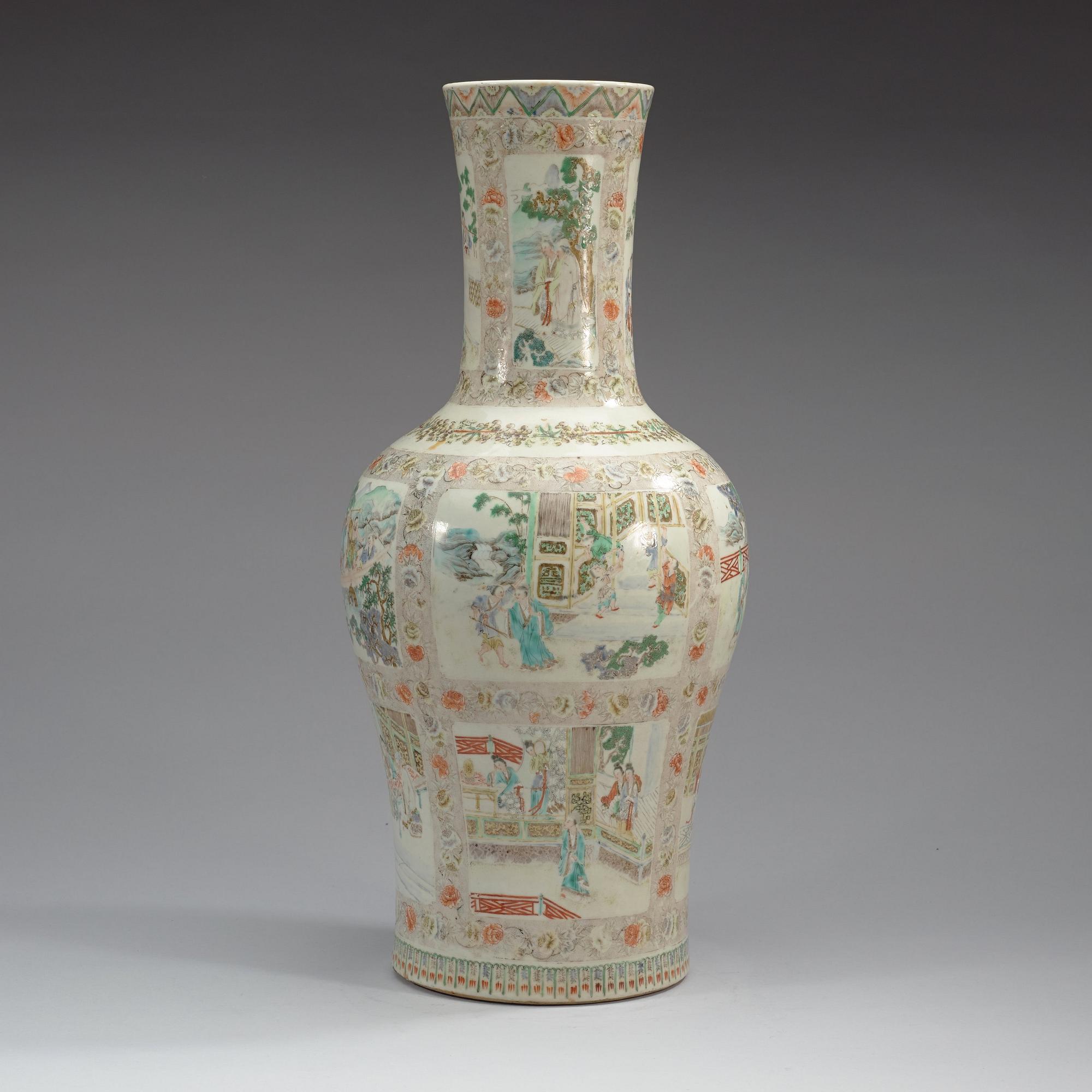 A famille verte vase, late Qing dynasty (1644-1912).