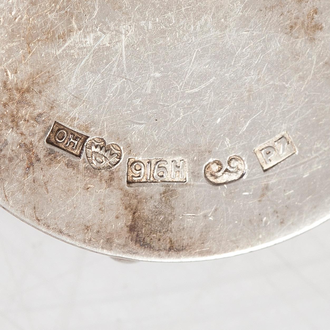 Saara Hopea, manschettknappar, ett par, silver. Ossian Hopea, Borgå 1968.