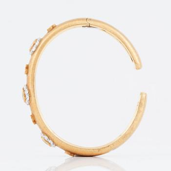 ARMBAND med smaragder signerat M. Buccellati.