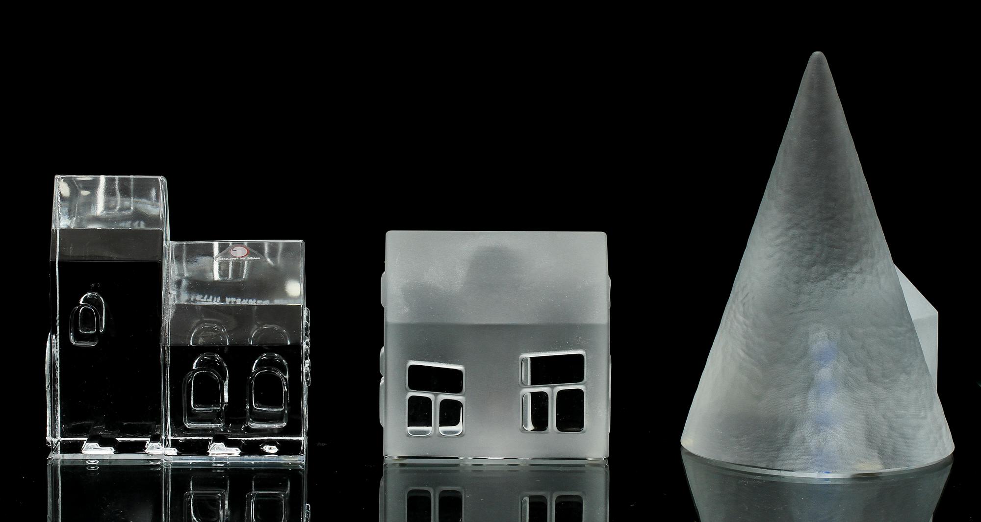 SKULPTURER, 3 st, glas, Jorma Vennola, Iittala, Finland, sign, numrr o dat samt Bertil vallien, Kosta, sign o numr.