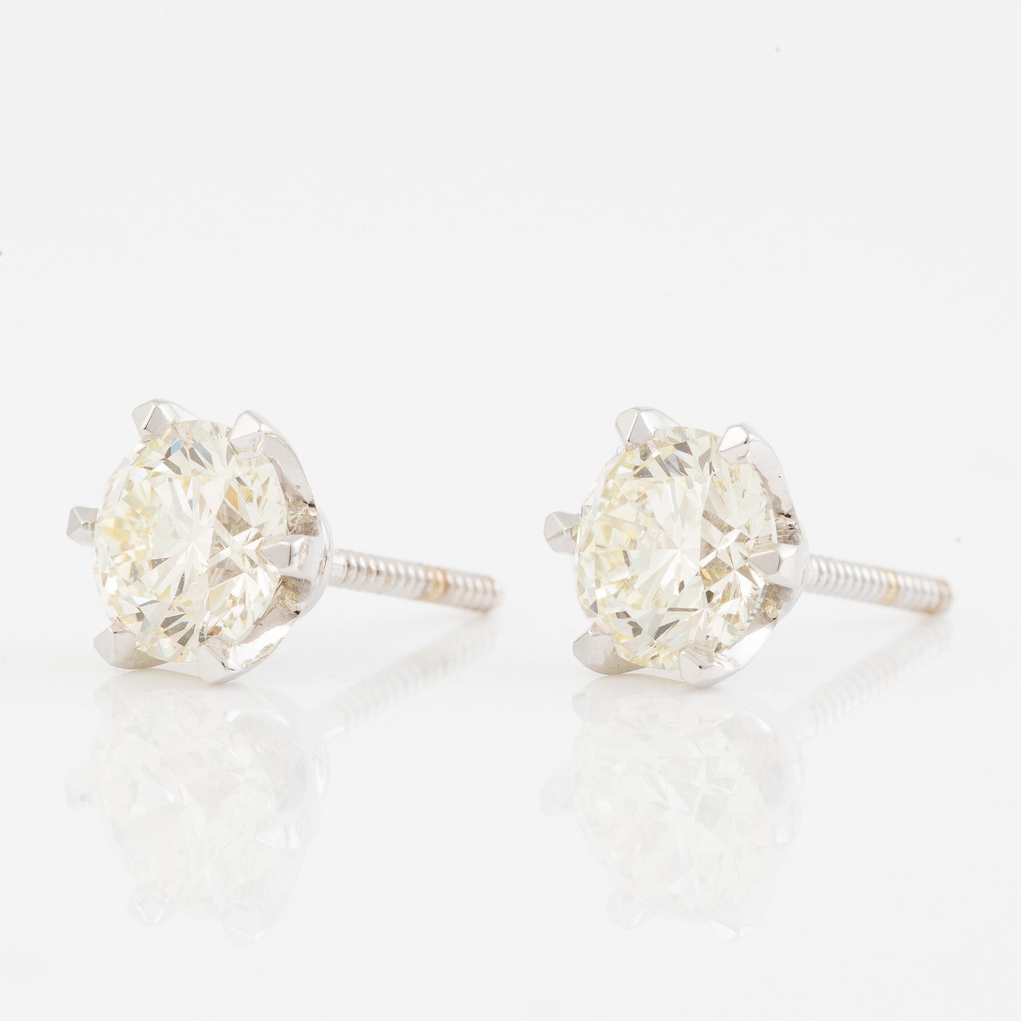 Earrings 18K white gold with brilliant-cut diamonds.