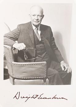 DWIGHT D. EISENHOWER (1890-1969), egenhändigt signerat foto.