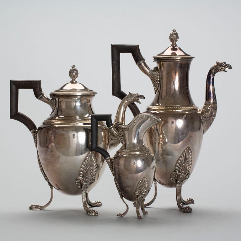 KAFFEKANNA, TEKANNA samt GRÄDDKANNA, empirestil, 1900-tal, nysilver.