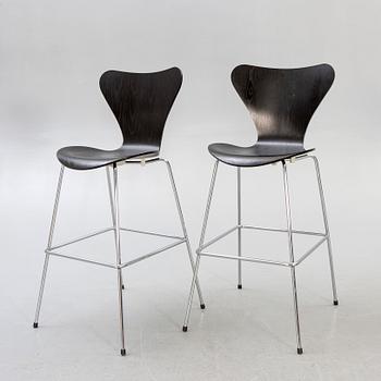Arne Jacobsen, barstolar, ett par, "Sjuan", Fritz Hansen, 2000-tal.