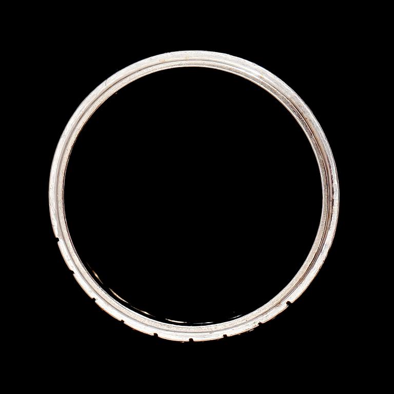 RING, 18 k vitguld, 1963, med 6 små briljanter. Tot vikt ca 3 g.