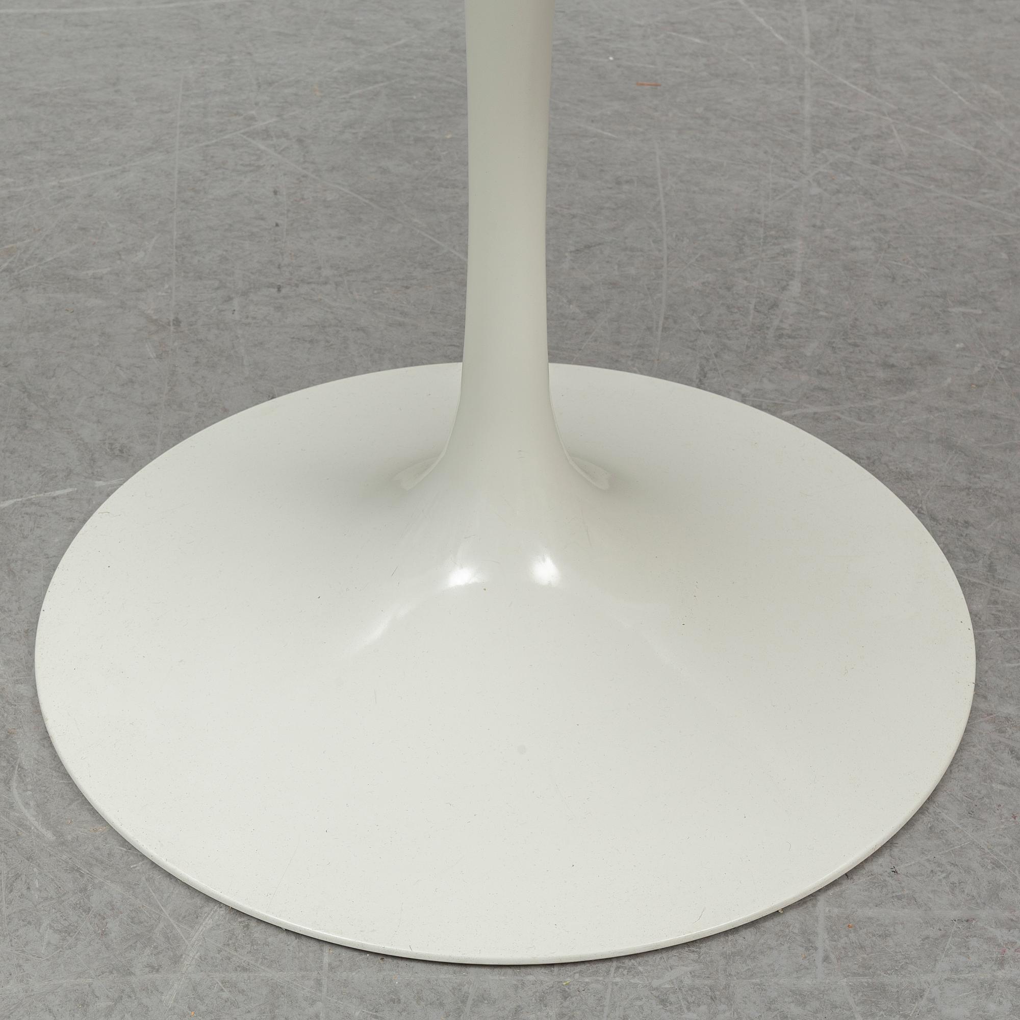 EERO SAARINEN,  Tulip table, Knoll.