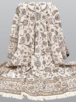 A part silk Nain carpet, so-called 6LAA, approx. 400 x 304 cm.