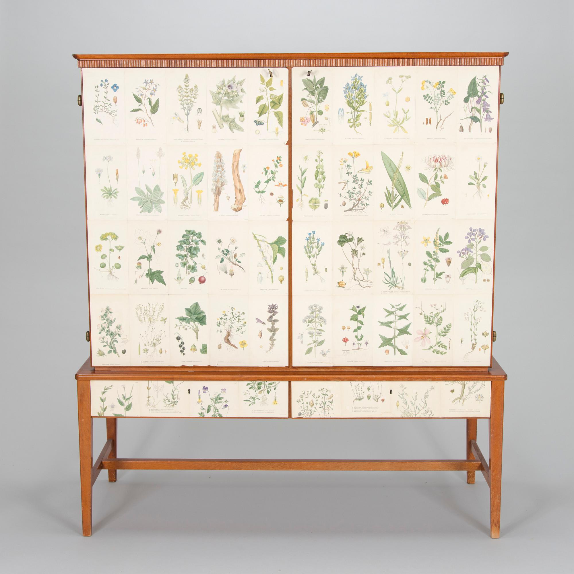 Skåp, tillverkat av AB Baltisk Möbelindustri. SMI(Svensk Möbel Industri) NR 63. 1900-talets mitt.