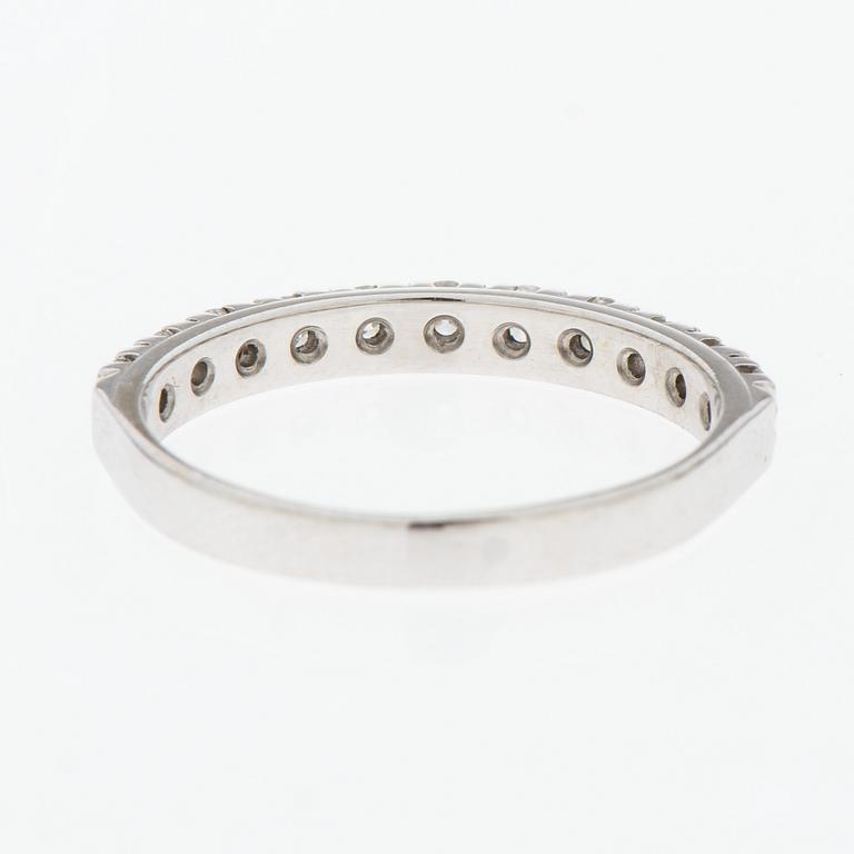 RING, briljantslipade diamanter, 18K vitguld. A. Tillander 1981.