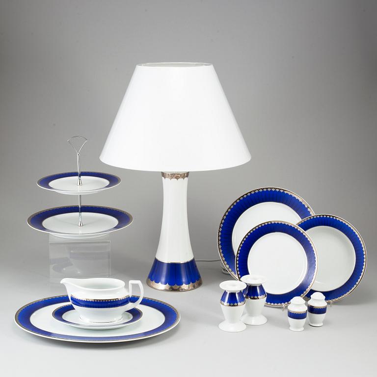 SIGVARD BERNADOTTE, servis, 45 delar, porslin. "Christineholm", Fyrklövern.