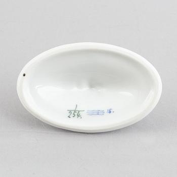 Tekanna, empirestil, Royal Copenhagen, "Musselmalet", modell 254, 1898-1923.